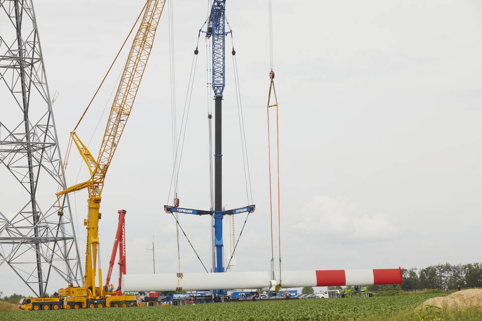 agilewindpower_fw_demontage-rotorblatt-_wie4152_1.jpg agilewindpower_fw_demontage-rotorblatt-_wie4152_1.jpg