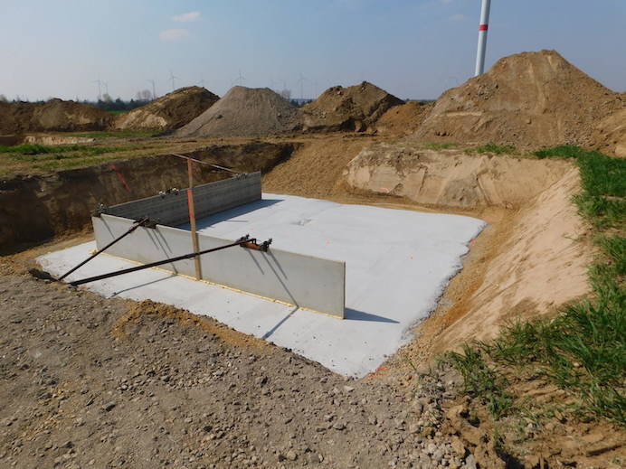 formwork elements shape the casting mold for the concrete, seen from the left