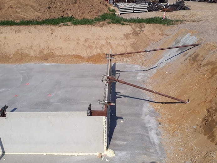 formwork elements shape the casting mold for the concrete, seen from the right